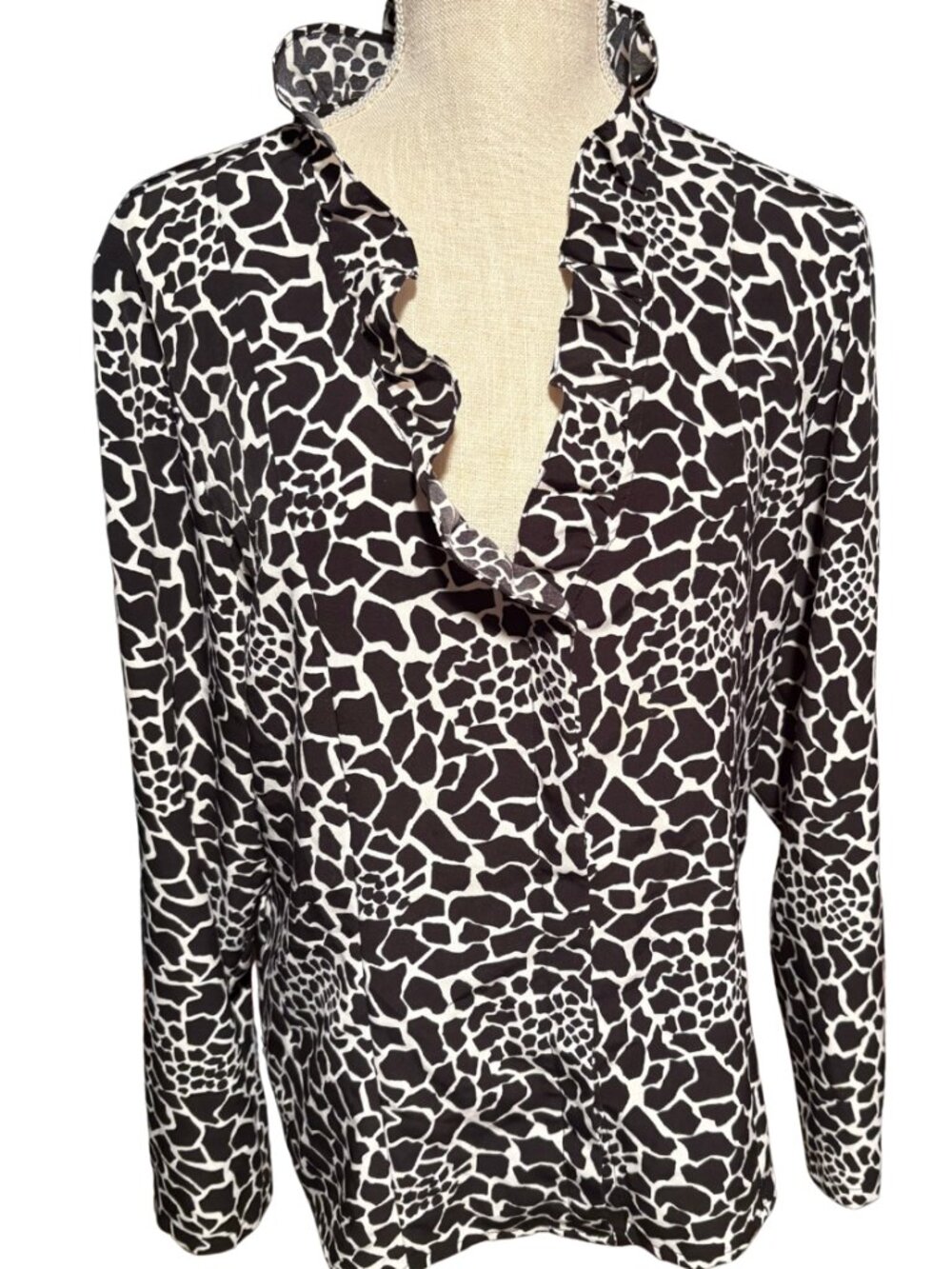 Romantic  XL 18 Giraffe Print Ruffle Neck Blouse Button Sleeve Top